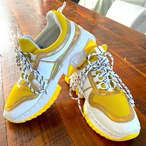 🔥La Sheelah yellow & white sneaker tennis shoe 8.5